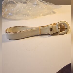 YSL Women’s White Leather Belt with Round Buckle READ
